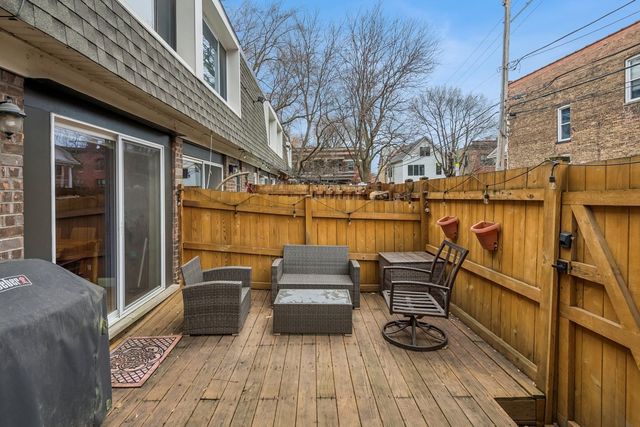 1627 W Belle Plaine Avenue, Chicago, IL 60613