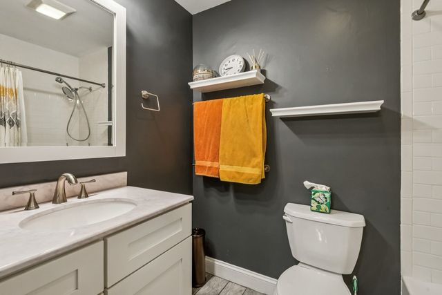 1627 W Belle Plaine Avenue, Chicago, IL 60613