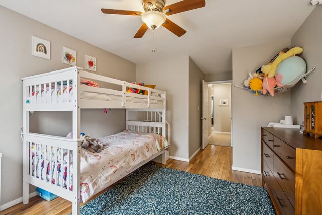 1627 W Belle Plaine Avenue, Chicago, IL 60613