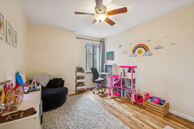 1627 W Belle Plaine Avenue, Chicago, IL 60613