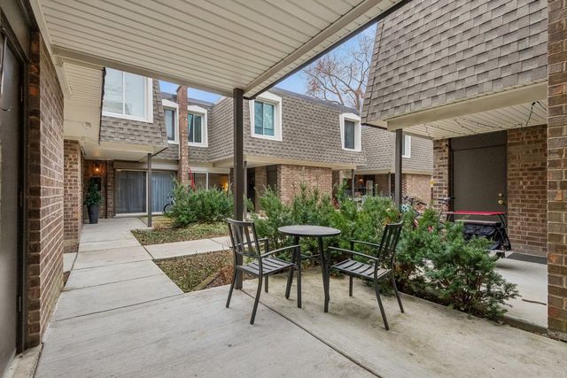 1627 W Belle Plaine Avenue, Chicago, IL 60613