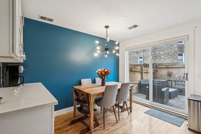 1627 W Belle Plaine Avenue, Chicago, IL 60613