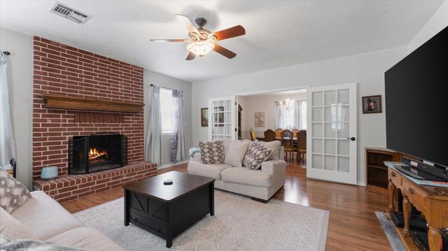 1928 Greentree Drive, Huntsville, TX 77340
