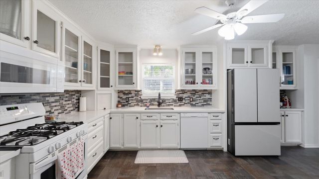 1928 Greentree Drive, Huntsville, TX 77340