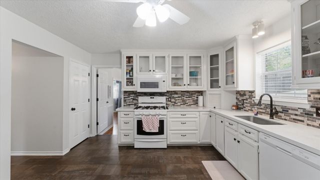 1928 Greentree Drive, Huntsville, TX 77340