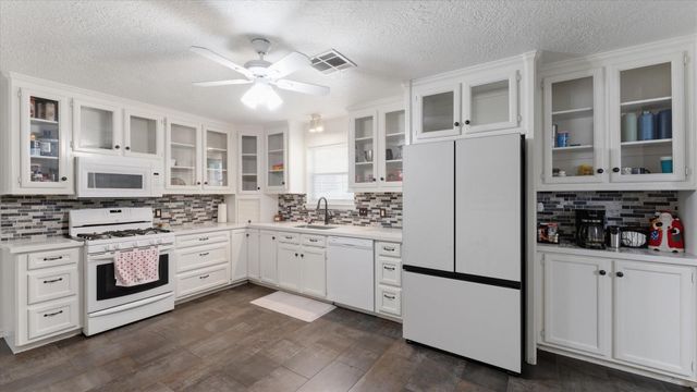 1928 Greentree Drive, Huntsville, TX 77340