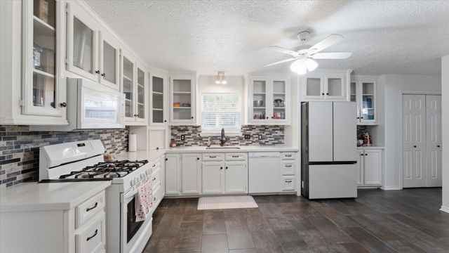 1928 Greentree Drive, Huntsville, TX 77340