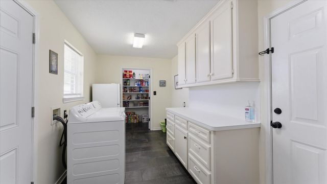 1928 Greentree Drive, Huntsville, TX 77340