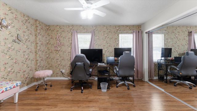 1928 Greentree Drive, Huntsville, TX 77340