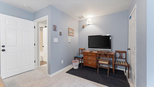 1928 Greentree Drive, Huntsville, TX 77340