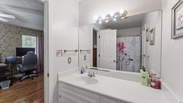 1928 Greentree Drive, Huntsville, TX 77340