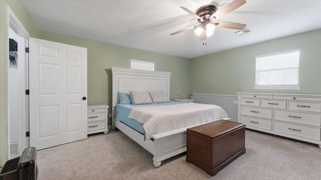 1928 Greentree Drive, Huntsville, TX 77340
