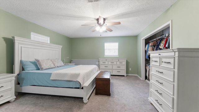 1928 Greentree Drive, Huntsville, TX 77340