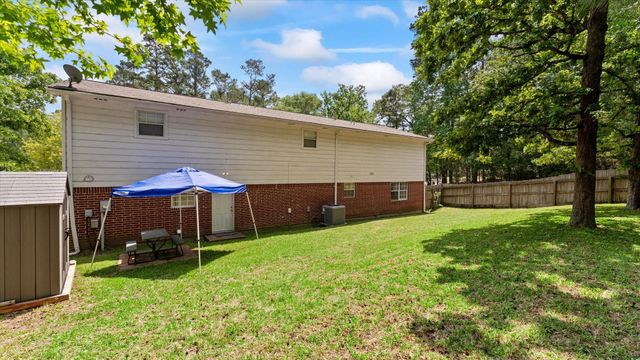 1928 Greentree Drive, Huntsville, TX 77340