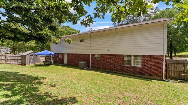 1928 Greentree Drive, Huntsville, TX 77340