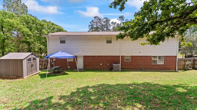 1928 Greentree Drive, Huntsville, TX 77340