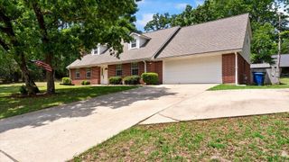 1928 Greentree Drive, Huntsville, TX 77340