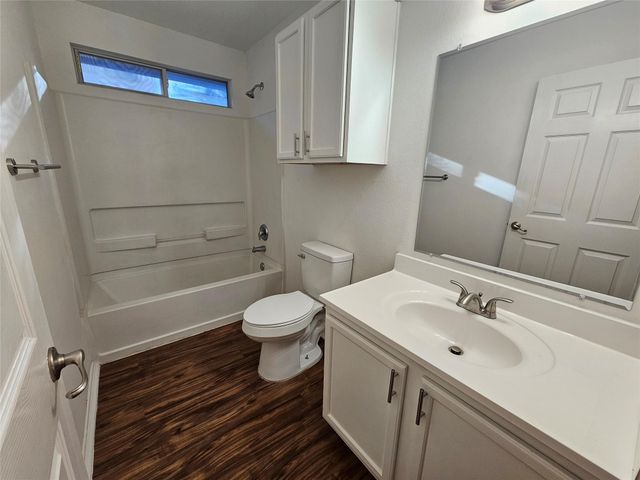 5213 English Glade DR, Austin, TX 78724