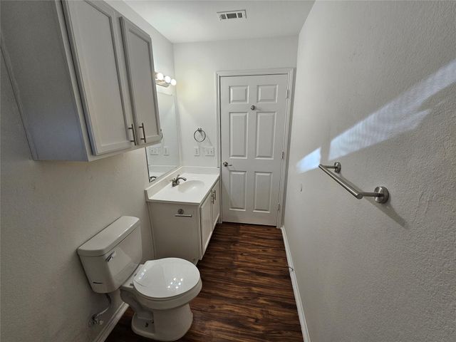 5213 English Glade DR, Austin, TX 78724