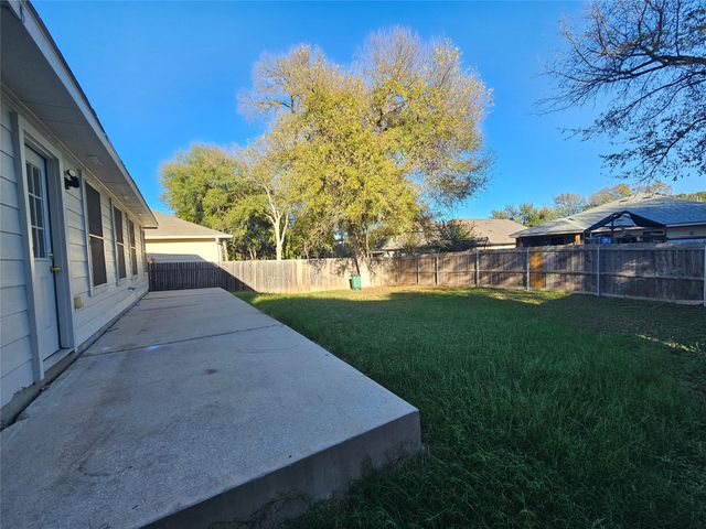 5213 English Glade DR, Austin, TX 78724