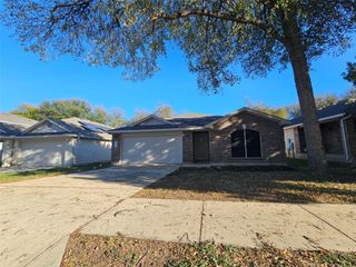 5213 English Glade DR, Austin, TX 78724