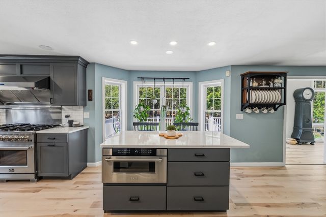 51 Ellyson Ave, Hampstead, NH 03826