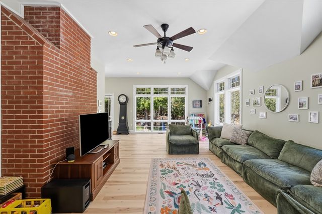 51 Ellyson Ave, Hampstead, NH 03826