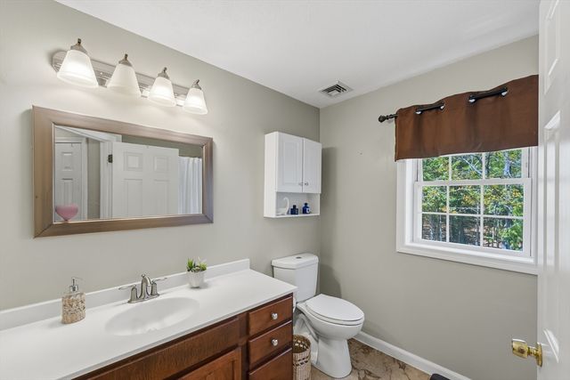 51 Ellyson Ave, Hampstead, NH 03826