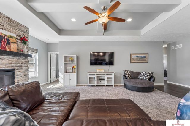 8022 N 159th Avenue, Bennington, NE 68007