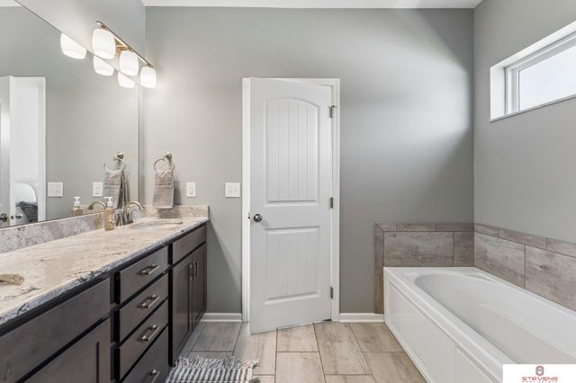 8022 N 159th Avenue, Bennington, NE 68007