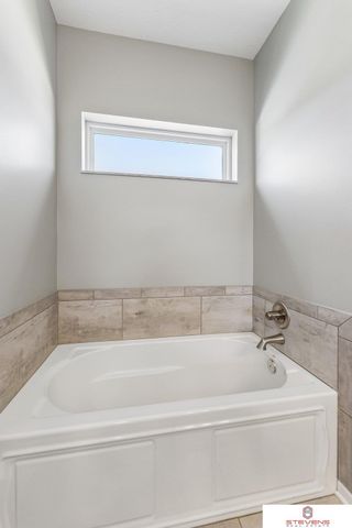 8022 N 159th Avenue, Bennington, NE 68007