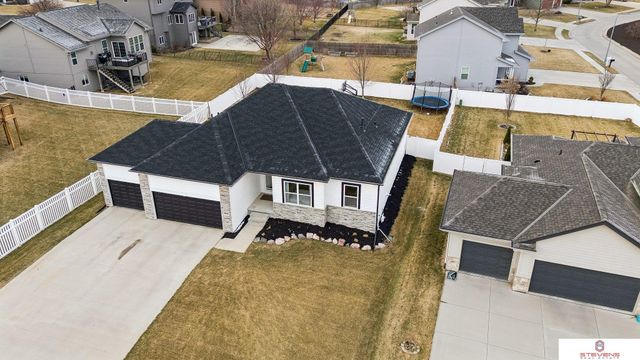 8022 N 159th Avenue, Bennington, NE 68007