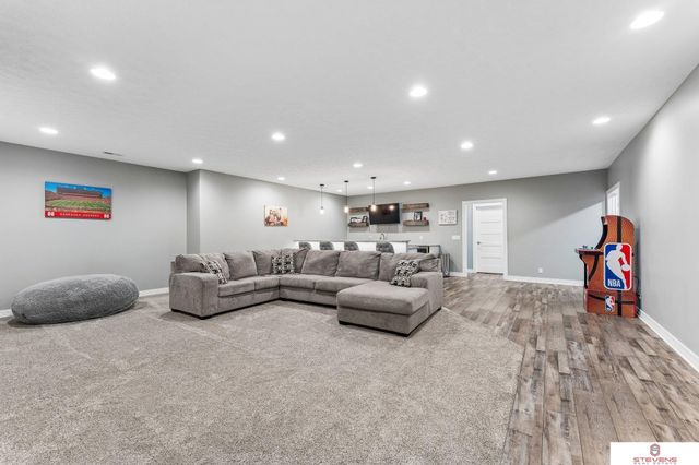 8022 N 159th Avenue, Bennington, NE 68007