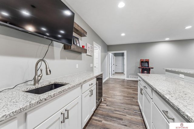 8022 N 159th Avenue, Bennington, NE 68007