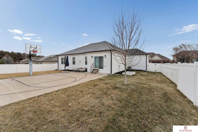 8022 N 159th Avenue, Bennington, NE 68007
