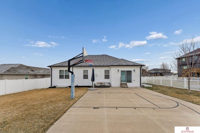 8022 N 159th Avenue, Bennington, NE 68007