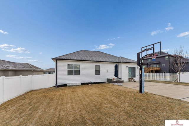 8022 N 159th Avenue, Bennington, NE 68007