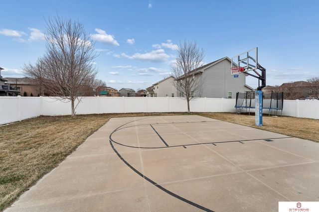 8022 N 159th Avenue, Bennington, NE 68007