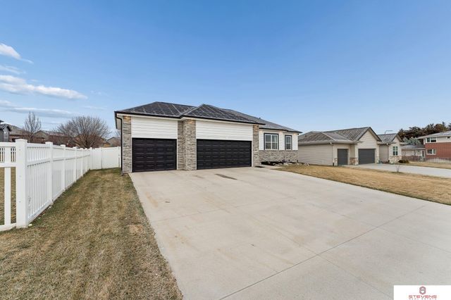 8022 N 159th Avenue, Bennington, NE 68007