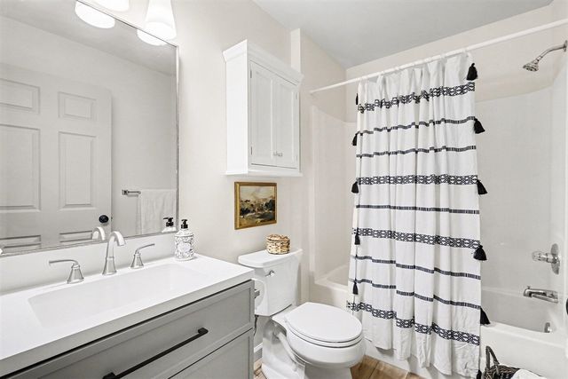 3333 Clear Vista Court 23, Grand Rapids, MI 49525