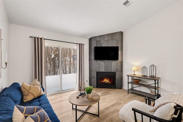 3333 Clear Vista Court 23, Grand Rapids, MI 49525