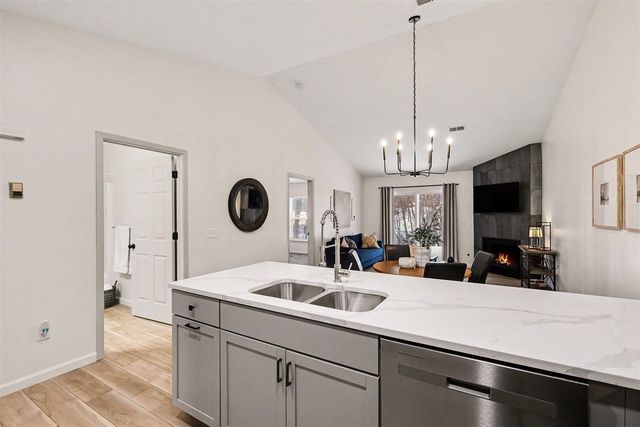 3333 Clear Vista Court 23, Grand Rapids, MI 49525