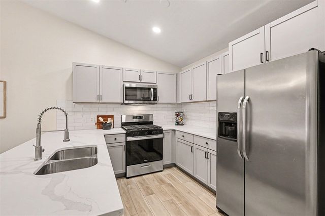 3333 Clear Vista Court 23, Grand Rapids, MI 49525