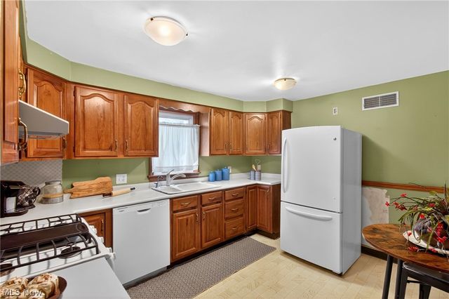 1208 39th Street NW, Canton, OH 44709