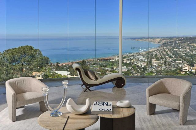 7455 Hillside Dr, La Jolla, CA 92037