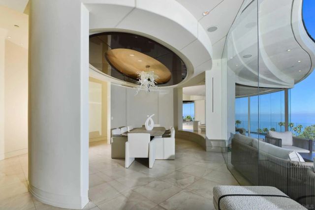 7455 Hillside Dr, La Jolla, CA 92037