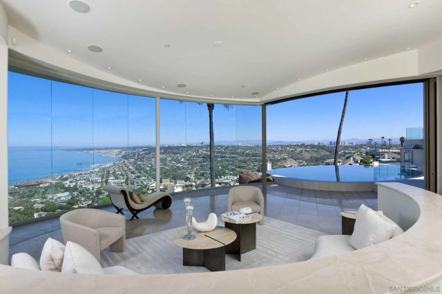 7455 Hillside Dr, La Jolla, CA 92037