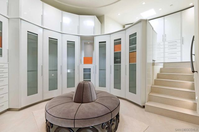 7455 Hillside Dr, La Jolla, CA 92037