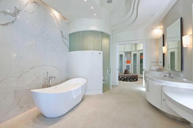 7455 Hillside Dr, La Jolla, CA 92037