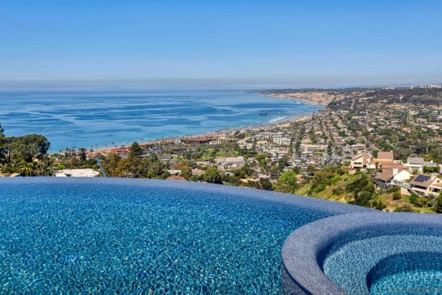7455 Hillside Dr, La Jolla, CA 92037
